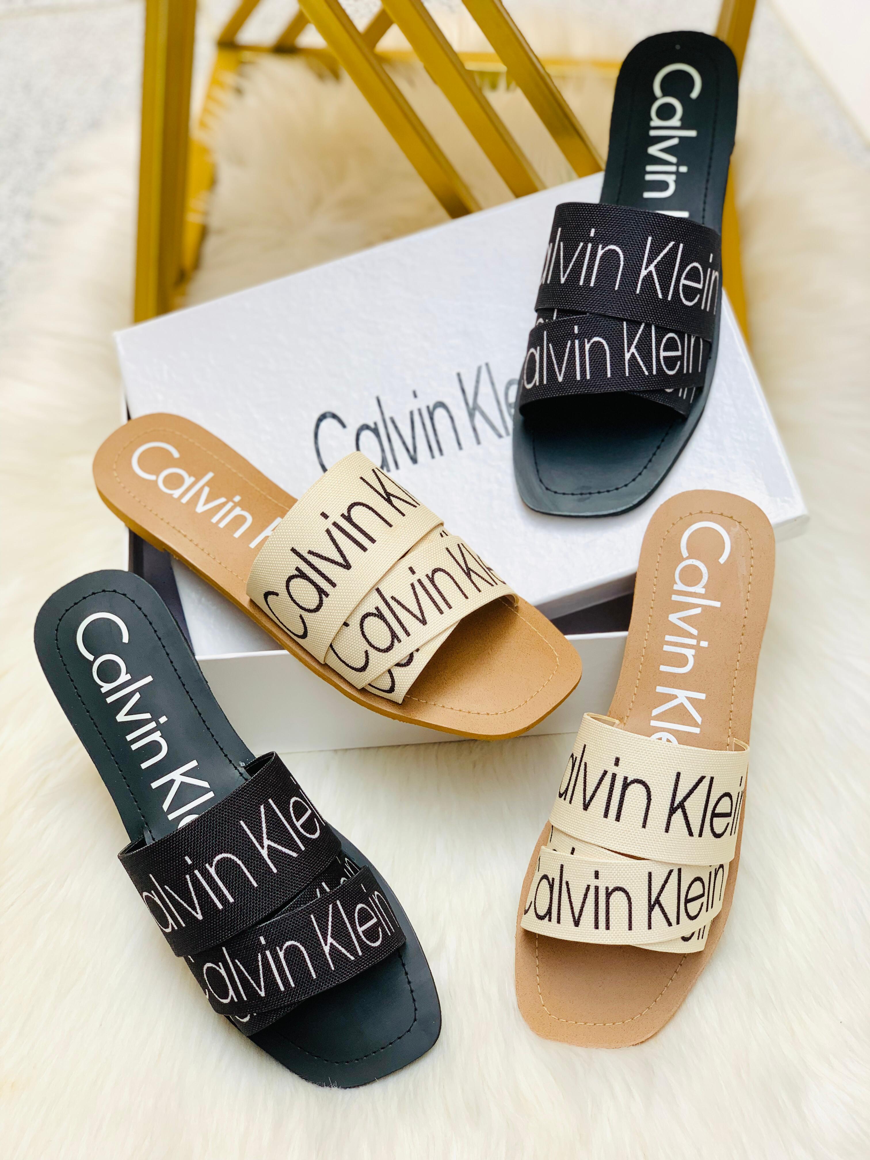 CALVIN KLEIN FLATS