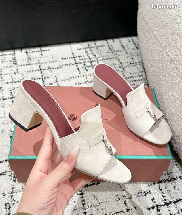 LORO PIANA SUMMER CHARMS SANDALS