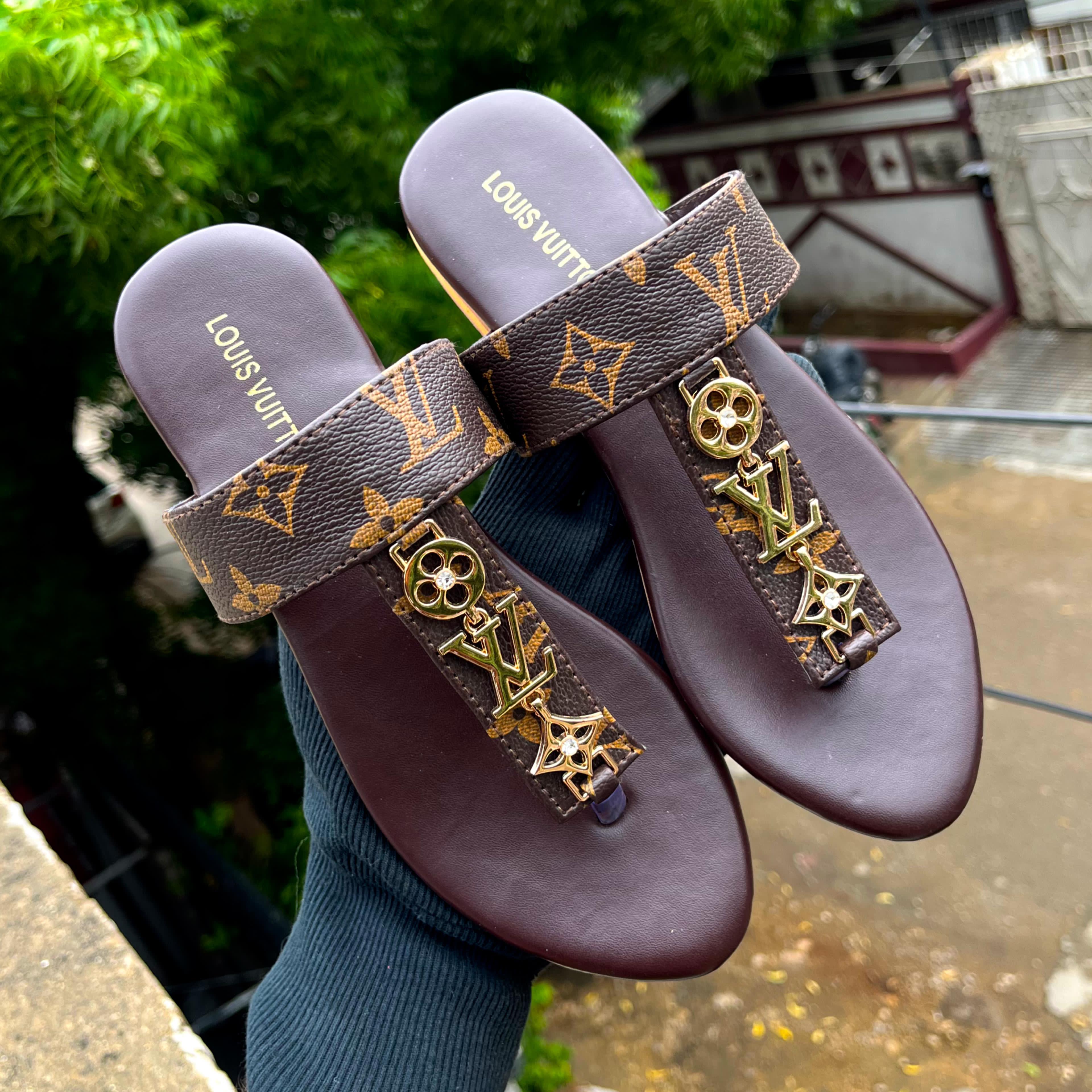 LOUIS VUITTON FLAT
