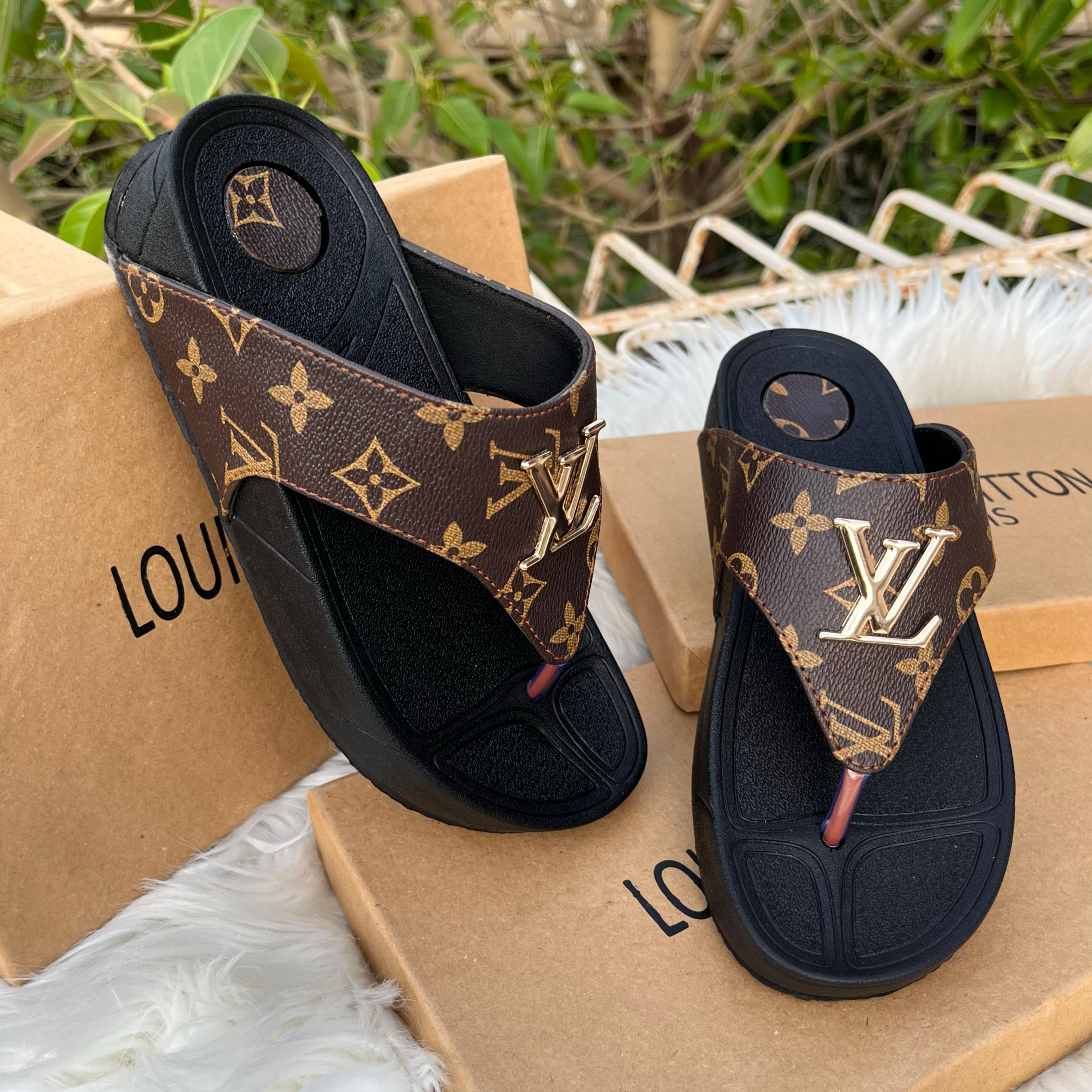 LOUIS VUITTON FLIPFLOP