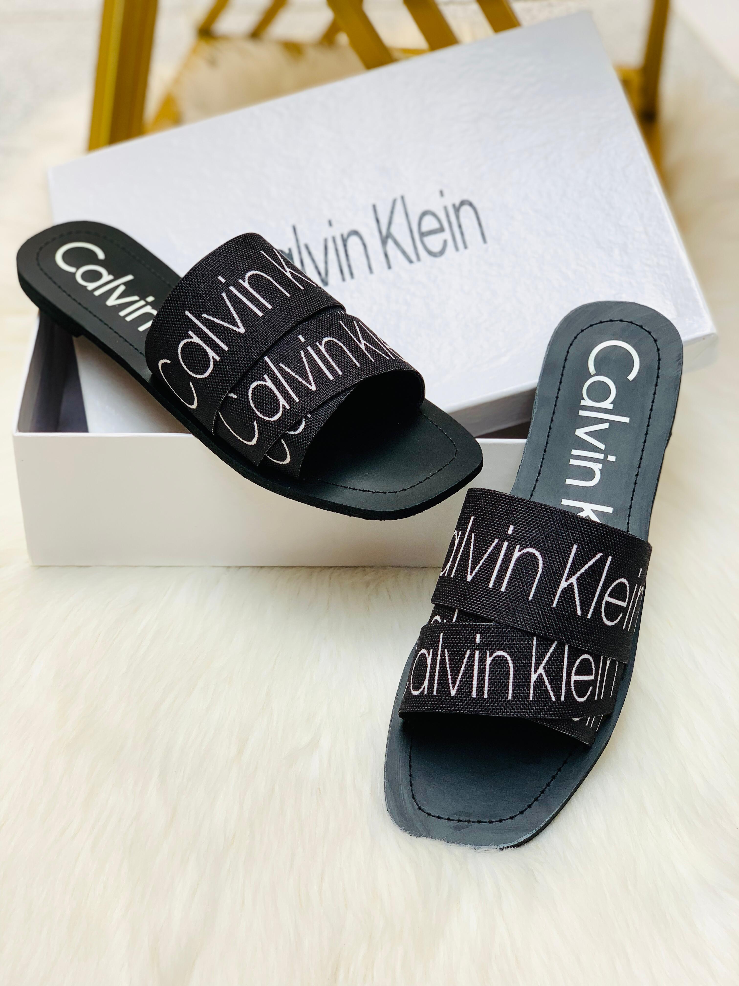 CALVIN KLEIN FLATS