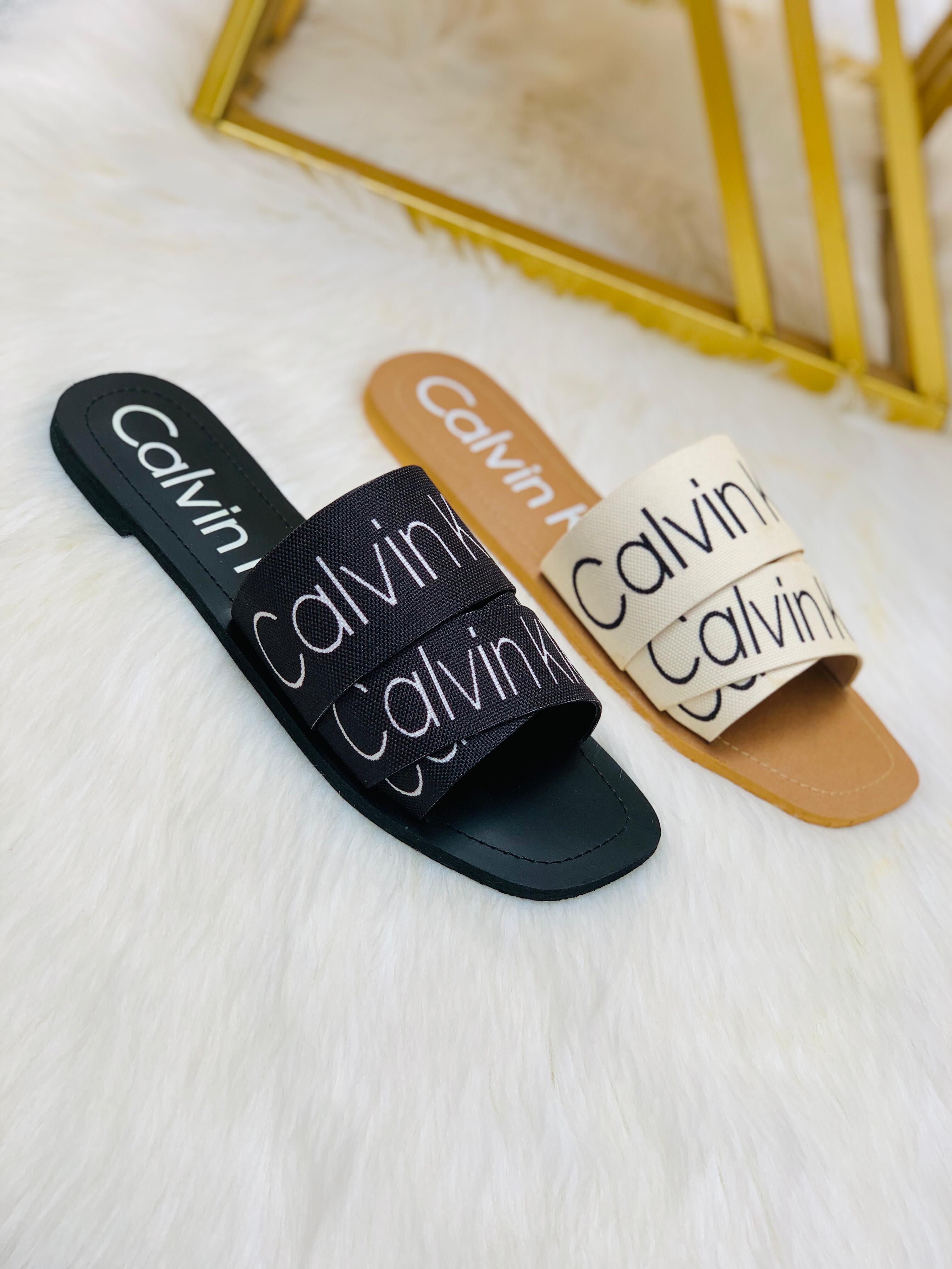 CALVIN KLEIN FLATS
